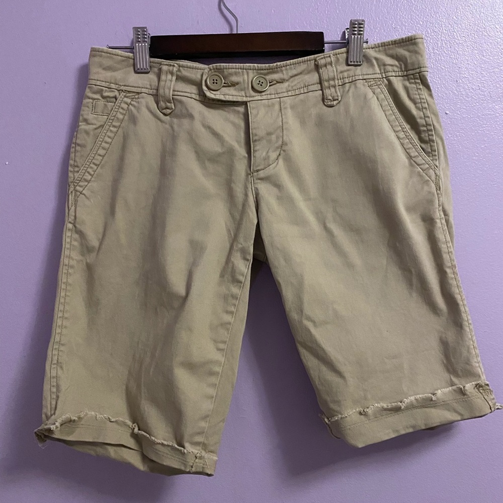 American Eagle tan Bermuda shorts size 2